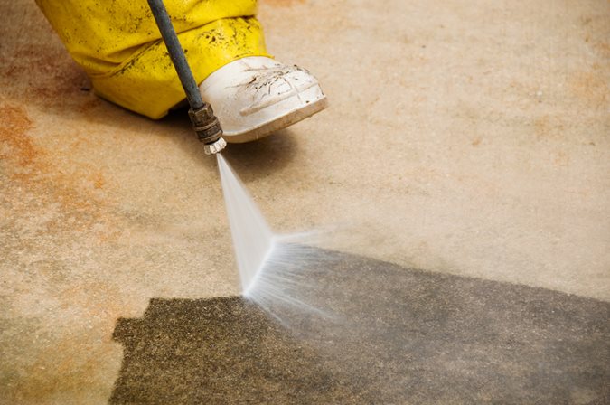 cleaning-driveway-power-wash-concretenetwork-com_97776